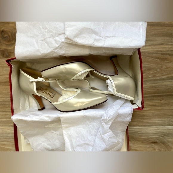 Salvatori Ferragamo Mirna Stucco Vintage Style Tango Heel Size 6 B - Picture 4 of 9